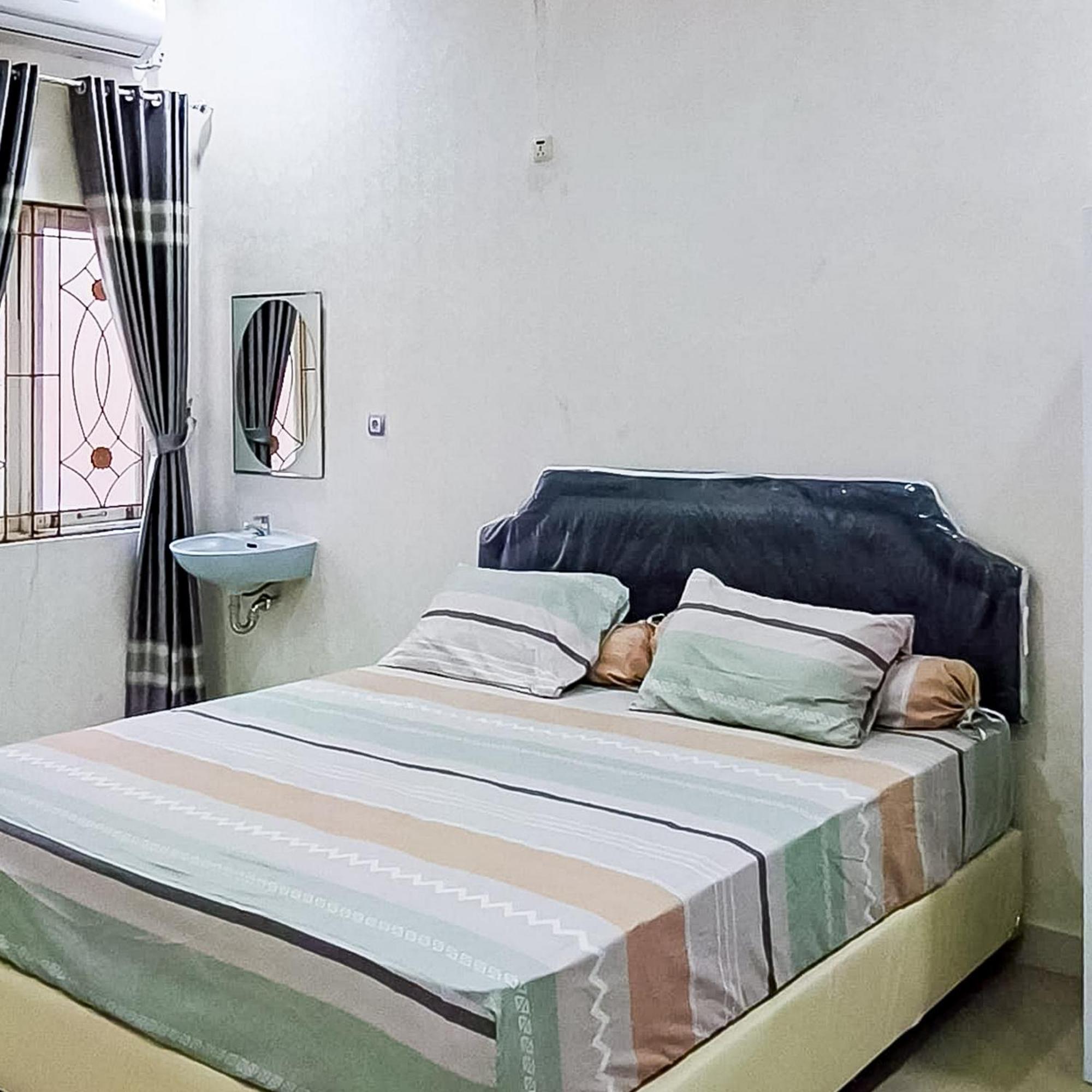Hotel Reddoorz Near Rsd Idaman Syariah